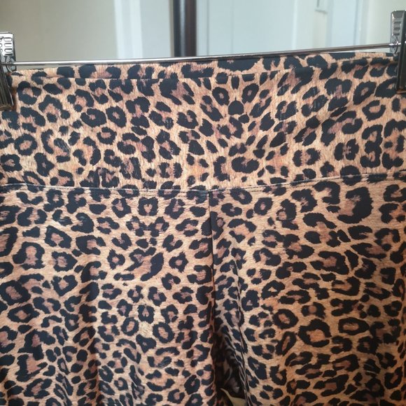 2/$40 Liquido leopard print stretchy leggings - Picture 2 of 9